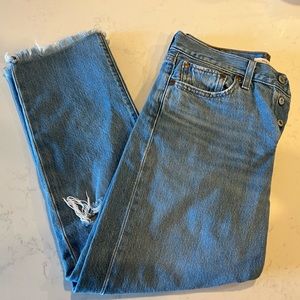 Levi’s Frayed light wash jeans